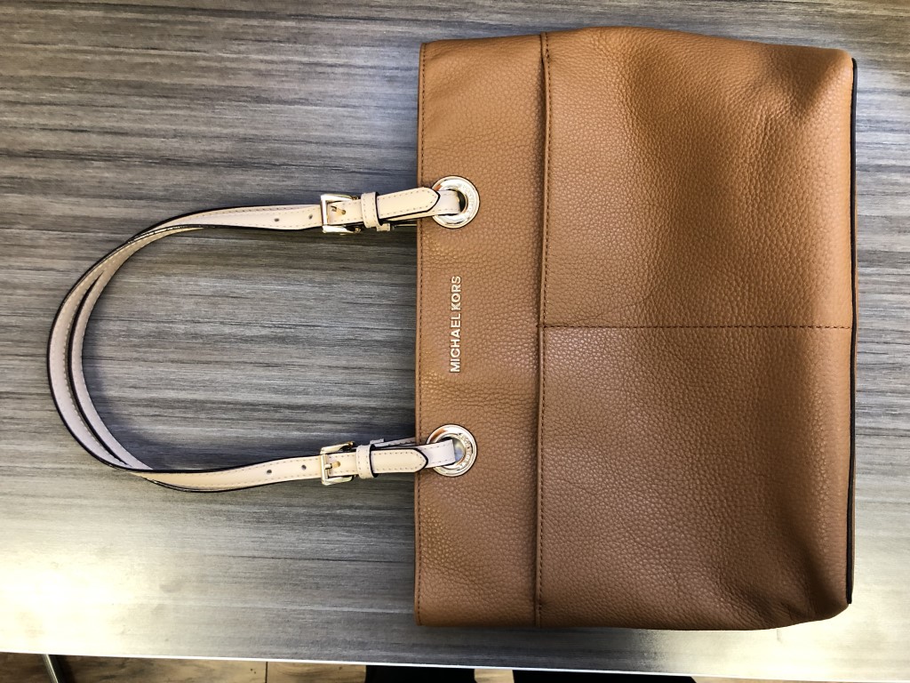 bedford medium top zip pocket tote